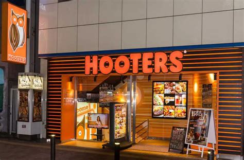 closest hooters|directions to hooters.